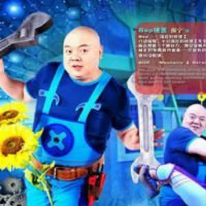 看赵太祖这么眼熟才想起他演过,少儿频道的喜剧片奇妙小镇啊.